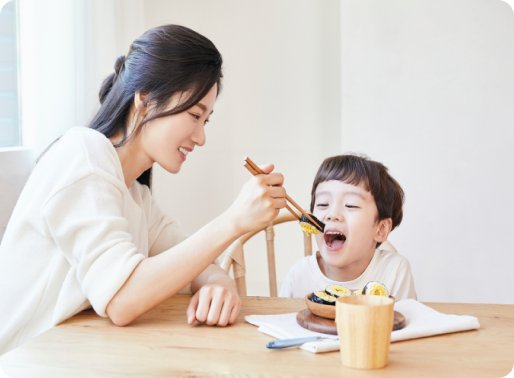 전문적으로 교육받은 세스코 직원이 고객과 1:1 통합 맞춤 방제 솔루션을 하는 모습