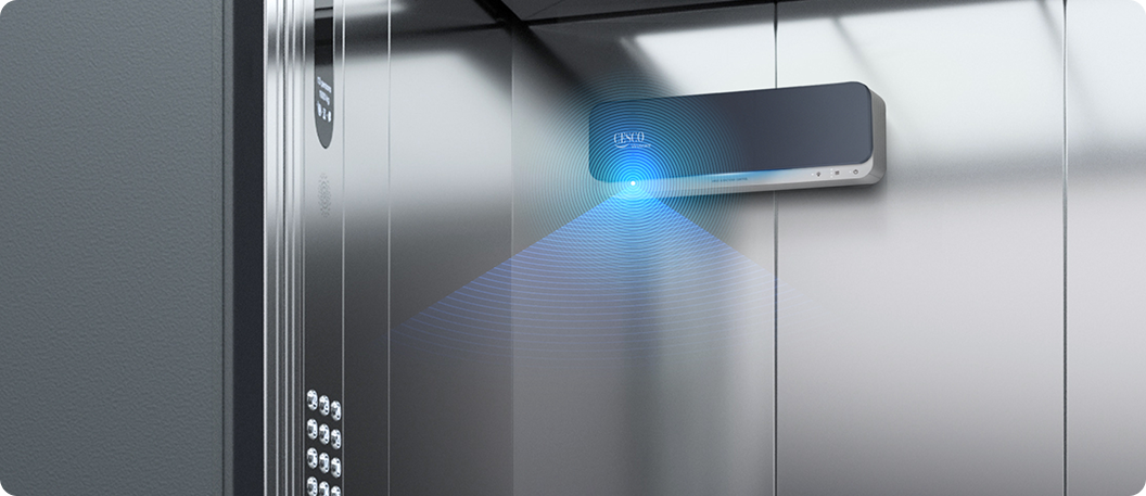 감지센서 작동하여 바이러스 선제공격 시스템™을 가동하고 있는 세스코(CESCO) 공기살균기 센스미(Sense Me)가 엘리베이터 내 설치되어 있습니다.