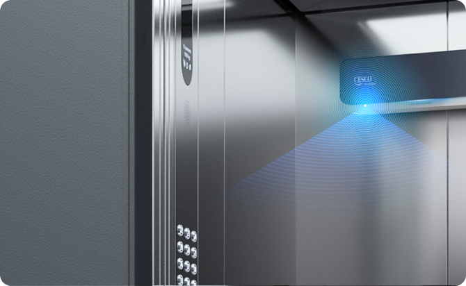 감지센서 작동하여 바이러스 선제공격 시스템™을 가동하고 있는 세스코(CESCO) 공기살균기 센스미(Sense Me)가 엘리베이터 내 설치되어 있습니다.